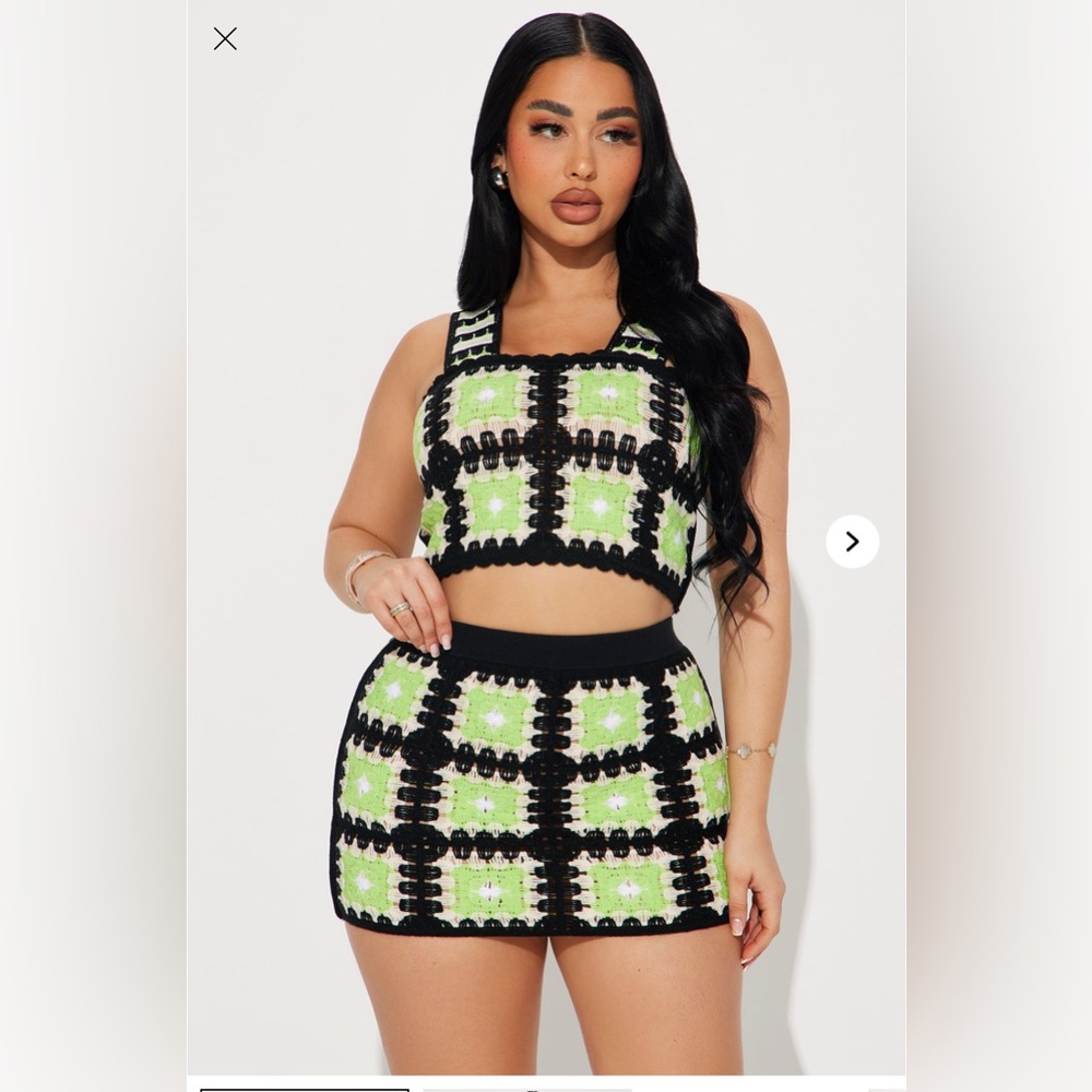 Fashion Nova Black and Green Patterned Mini Skirt